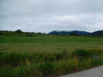 2 stavebné pozemky v obci Veličná. Nová lokalita. - 3