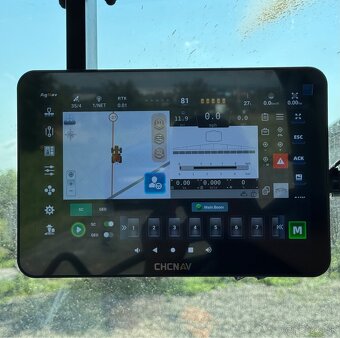 Autopilot do traktora CHCNAV NX 612 - 3