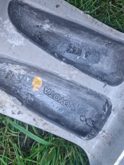 HOLÍČ: Predám originálne ALU disky Toyota – 18" - 3