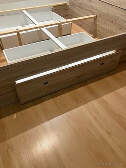 Predám posteľ, skriňu a stôl - 3