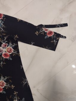 Kvetové šaty s ružami - 3