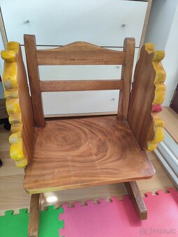 Predám masívne drevené kresielko Macko Pu - 3