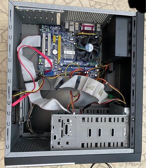 Predám kancelárski pc z Win 7 cpu 2 jadro 2 gb ram 80 gb hdd - 3