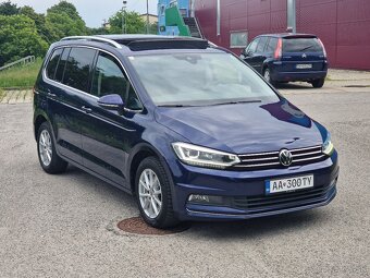 Predám VW Touran 2.0 TDI DSG NAVI full-LED PANO KAMERA - 3