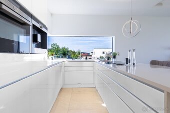 Luxusná 6-izb. vila s bazénom pri lese - 3