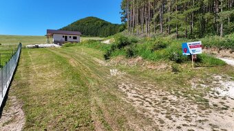 Stavebný pozemok (583 m2) – Zbyňov, tichá lokalita pod lesom - 3