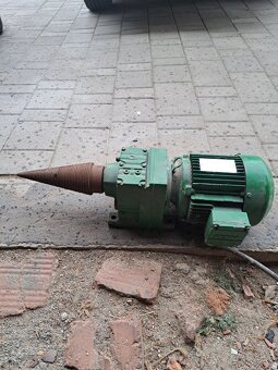 Elektromotor + štiepaci kužeľ - 3
