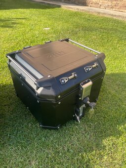 Givi trekker outback , vstrom 1050 - 3