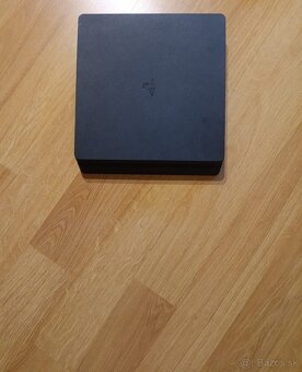 Playstation 4 - 3