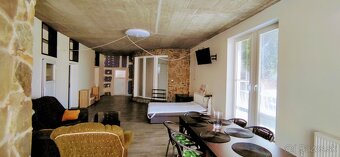 Veľký 2.izbový novobyt s veľkou terasou v centre mesta. - 3