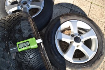 VW hliníkové disky R15 a zimné gumy 195/65 R15, 5x112 rozteč - 3
