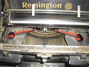 predam starozitny funkcny pisaci stroj Remington vyr. Brno - 3