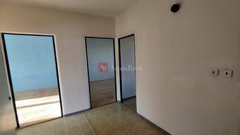 Slnečný 3-izbový byt v pôvodnom stave Pov. Bystrica- SNP - 3