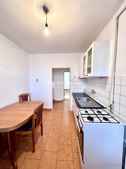 Ponúkame Vám na prenájom 3 izbový byt v centre mesta Nové Zá - 3