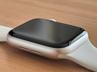 Apple Watch SE 44 mm (2024) + adaptér - 3