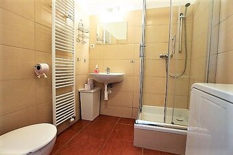 IHNEĎ VOĽNÝ 2i. BYT V CENTRE BRATISLAVY / KOLLÁROVO NÁM. - 3