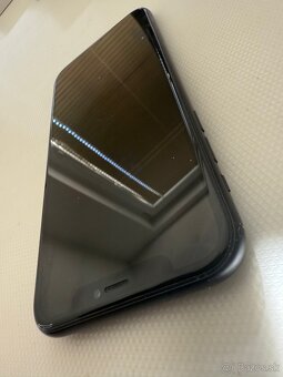 iPhone XR 128GB, Black - 3