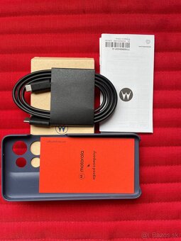 Nový Motorola Edge 50 Neo Pantone - 3