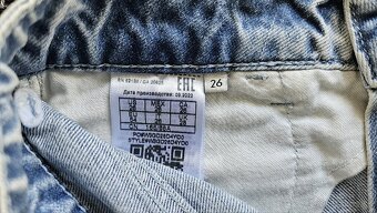 Predám lacno nové dámske rifľové šortky zn. Guess - 3