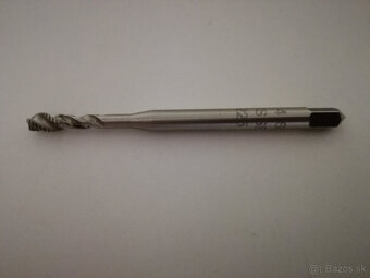 STROJNÝ ZÁVITNÍK KOBALTOVÝ - 3