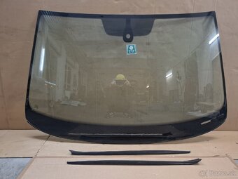 čelné sklo Passat B8, lišty, senzor - 3