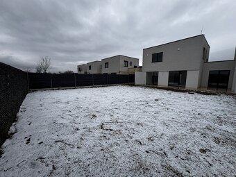 5i dom | pozemok 417m2 | 2x parking - 3