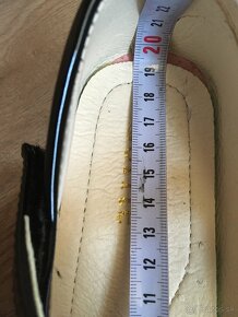 Lakované sandalky dievcenske veľkosť 35, ale menšie - 3