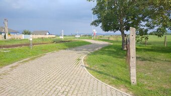 PRENÁJOM pozemok 3940 m² s unimobunkou v Rybanoch - 3