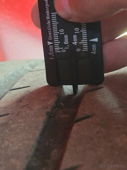 235/40 r19 - 3