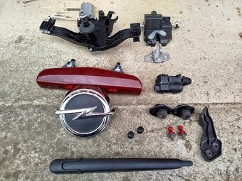 Opel corsa E Diely zadnej kapoty - 3