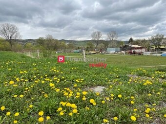 Sólo stavebný pozemok v Petrovanoch pod kaštielom (F193-14- - 3