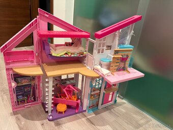 Barbie domček – skladací, s nábytkom, veľmi pekný stav - 3