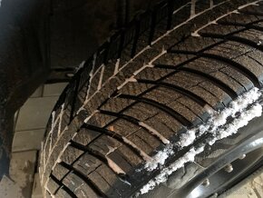 215/70 R16 - 3