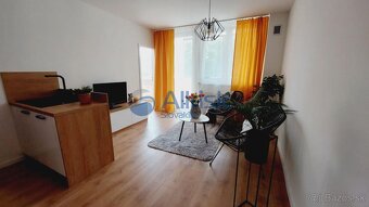 NA PREDAJ - KRÁSNY NOVO ZREKONŠTRUOVANÝ 4 IZB. BYT S LOGGIOU - 3