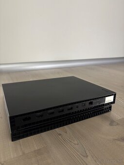 Predám Xbox One X 1TB+ovládač+monitor Samsung C27R500FHU 27” - 3