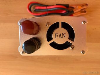 Menič napätia 2000 W z 12 V na 220 V - 3