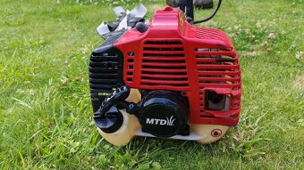 Predám krovinorez MTD 1043 AVS - 3