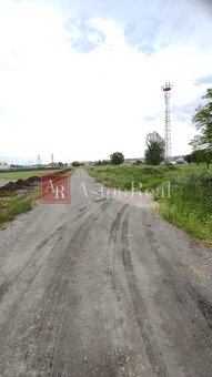 Predaj: POZEMOK 4471m2 vo Vrádišti, vhodný na komerčné využ - 3