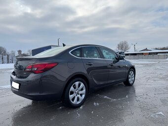 Opel Astra sedan - 3
