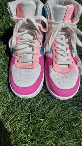 Sandále, tenisky a spoločenská dievčenská obuv - 3