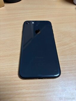 Apple iPhone 8 - 256GB - 85% kapacita batérie - 3