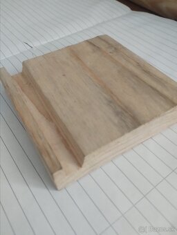 Drevený stojan na telefón - 3