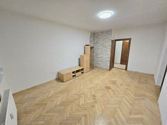 PRENÁJOM Bánovce nad Bebravou/2 IZBOVÝ BYT/CENTRUM/LOGGIA/PI - 3