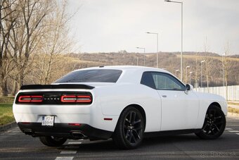 Dodge Challenger 5,7 HEMI RT - 3