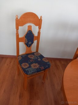 Nábytok z obývačky - stoliky, stoličky, skrinky, sedačka - 3