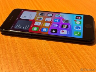 Predám - Apple iPhone SE (2020) 64 GB ČIERNY - 3