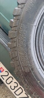 Predám pneu 235/70 R16 - 3