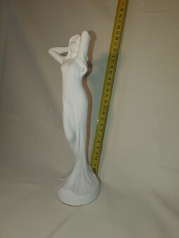 SOŠKA MLADEJ DIEVČINY – STAROŽITNOSŤ - 3