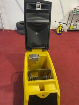 Stroj na čistenie eskalátorov a travelátorov - 3