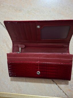 Predám novú dámsku koženú peňaženku LARA BAGS - 3